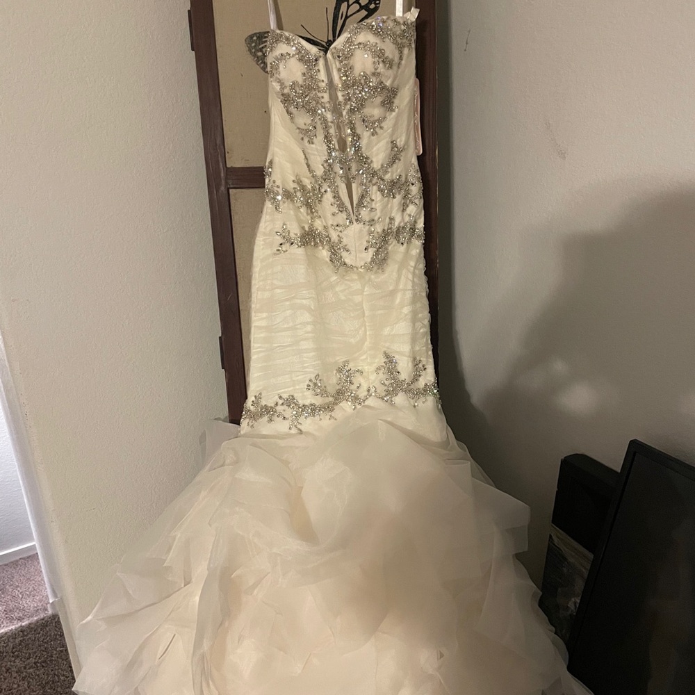 New Couture Wedding Gown with Veil.